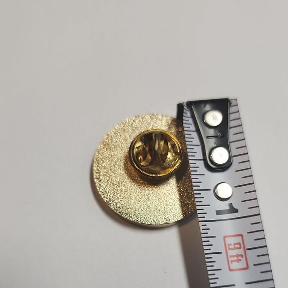 Pink 'It's My Birthday' Pin - Picture 4 of 4